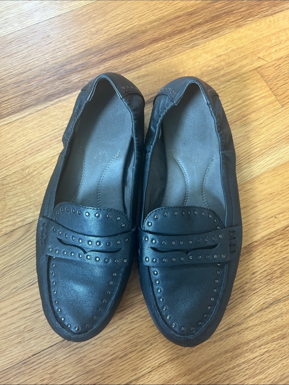 AEROSOLES Black Stud-Accent Women's Loafers